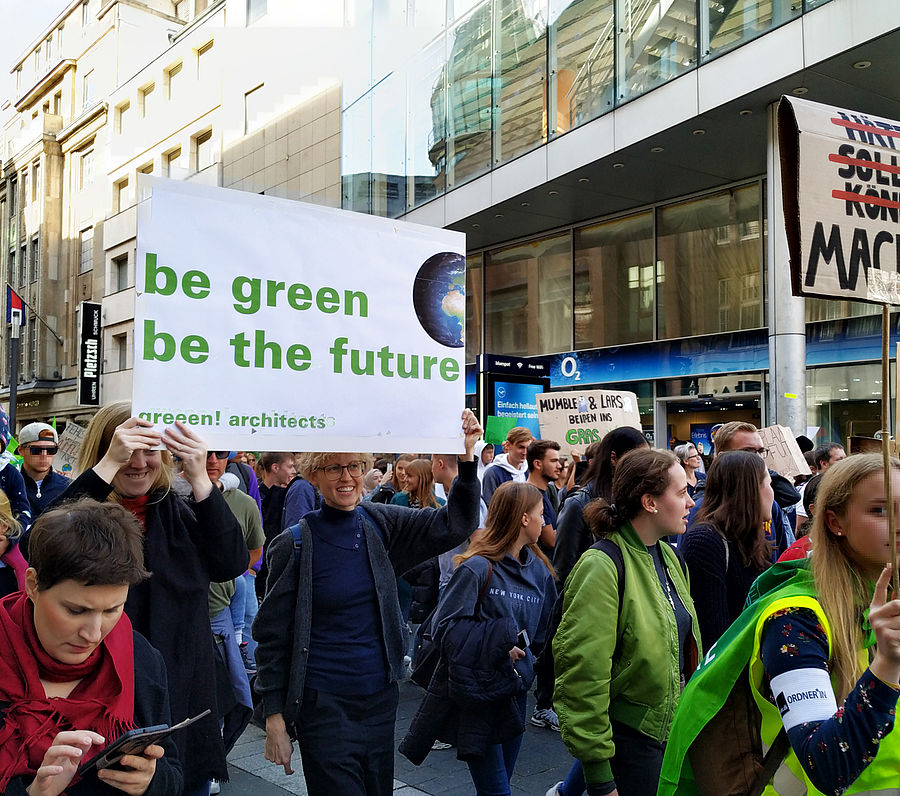 Das Düsseldorfer Architekturbüro greeen! architects war beim globalen Klima-Streik Fridays for Future mit dabei