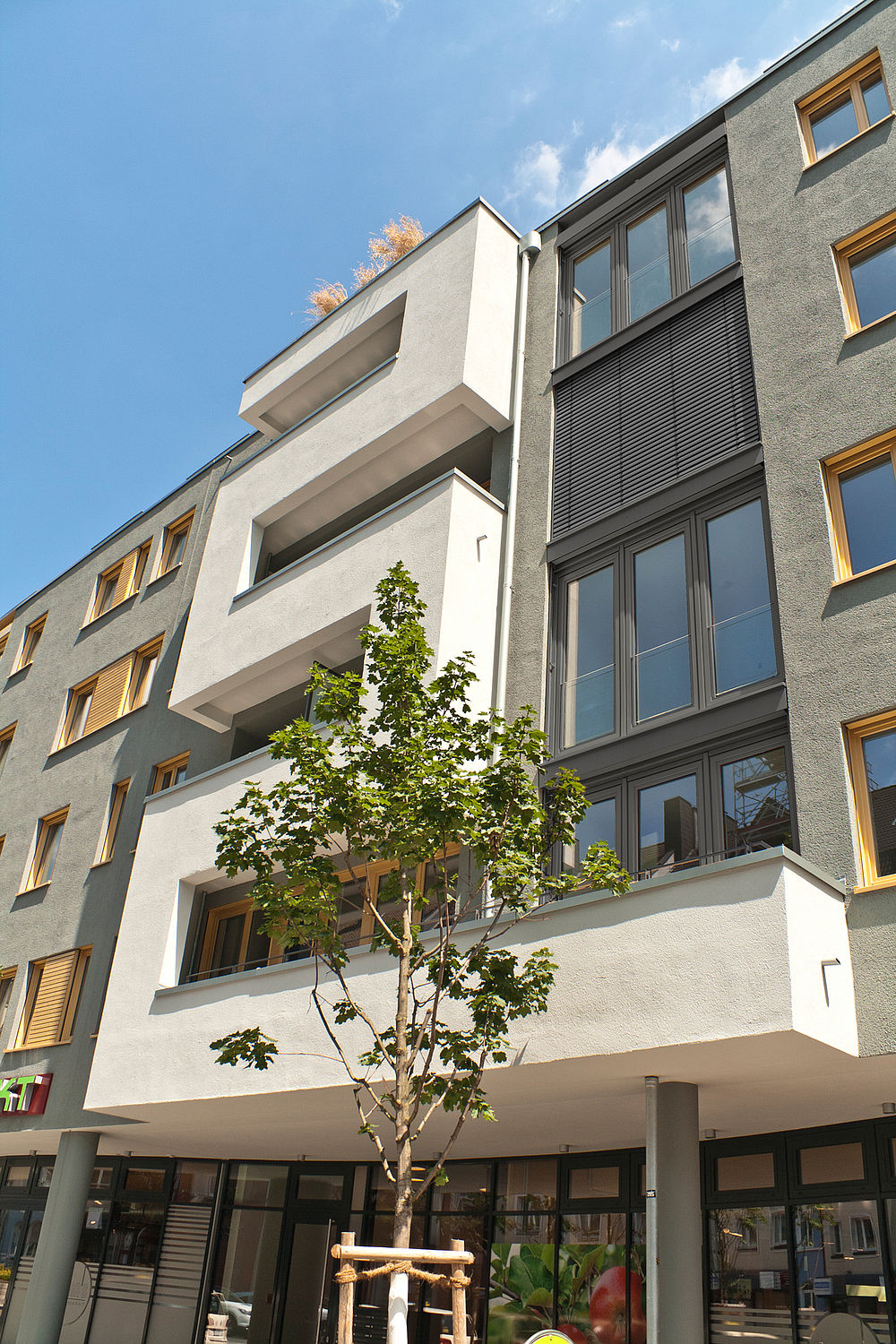 Neubau eines Wohngebäudes mit Einzelhandel in der Lindemannstraße in Dortmund durch das Düsseldorfer Architekturbüro greeen! architects